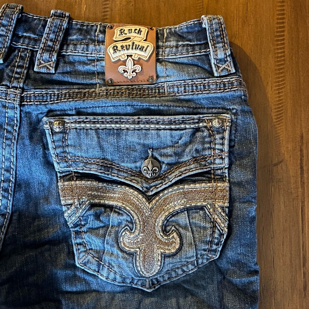 ROCK REVIVAL JEANS LIKE NEW.